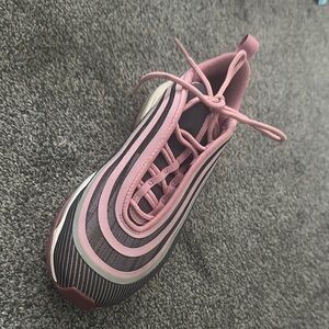 Nike Pink Sneakers Modern Design